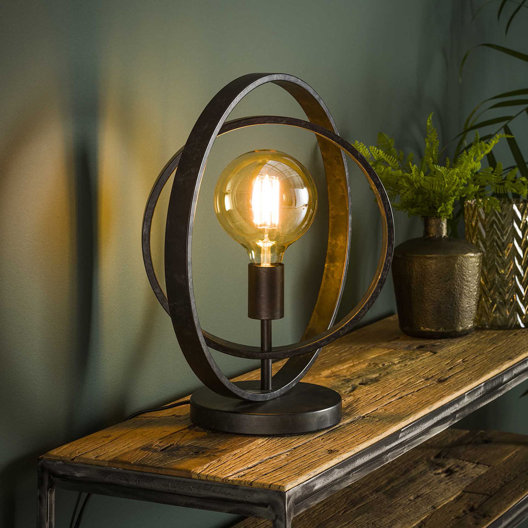 Lampe à poser en métal noir avec décoration en bois non traité