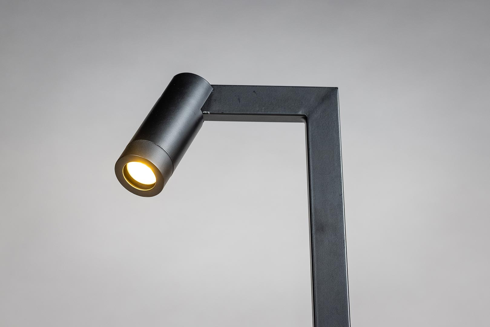 Lampadaire Lampe Design Luminaire de Salon Couloir avec Pied LED H 130 CM