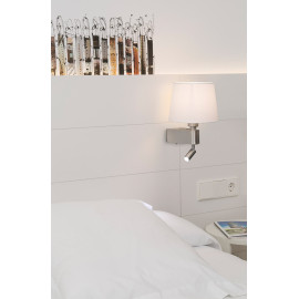 Applique moderne en métal chromé et tissu blanc avec liseuse LED Chloé