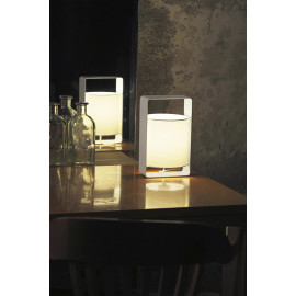 Lampe de table design en métal et tissu blanc Lea